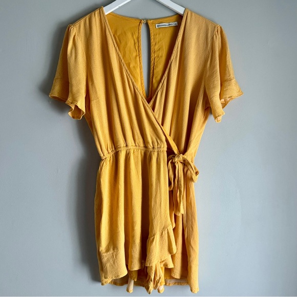 Abercrombie & Fitch Yellow Polka Dot Side Tie Waist Ruffle Trim Romper Sz Large - Picture 3 of 9